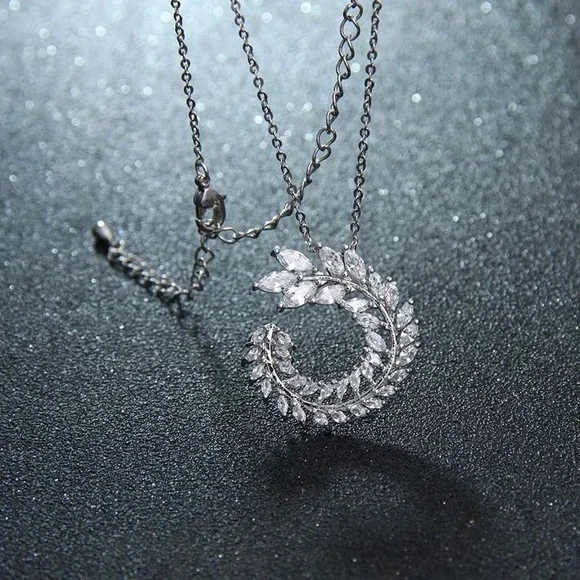 New Women’s Luxury Diamond Necklace - Picture 4 of 5